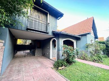 Chalet estilo inglés en venta en Banfield Oeste