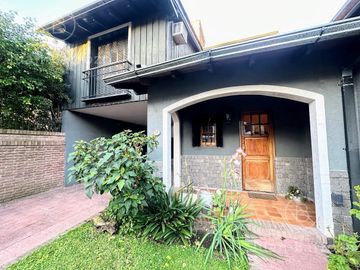 Chalet estilo inglés en venta en Banfield Oeste