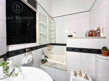 Chalet estilo inglés en venta en Banfield Oeste