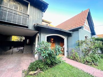 Chalet estilo inglés en venta en Banfield Oeste