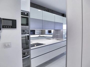 Departamento en venta Avenida Laplace 3 dormitorios 4 baños con cochera balcon y pileta a estrenar