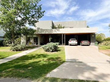 Venta Casa 4 Dormitorios. Funes. Barrio Privado Kentucky