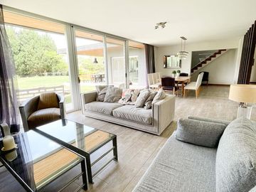 Venta Casa 4 Dormitorios. Funes. Barrio Privado Kentucky