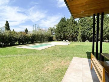 Venta Casa 4 Dormitorios. Funes. Barrio Privado Kentucky