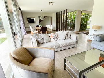 Venta Casa 4 Dormitorios. Funes. Barrio Privado Kentucky