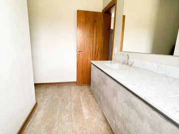 Venta Casa 4 Dormitorios. Funes. Barrio Privado Kentucky
