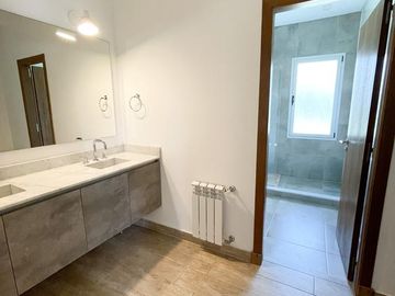 Venta Casa 4 Dormitorios. Funes. Barrio Privado Kentucky