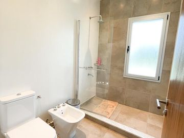 Venta Casa 4 Dormitorios. Funes. Barrio Privado Kentucky