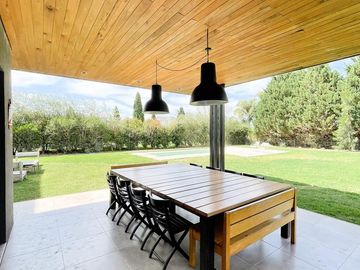 Venta Casa 4 Dormitorios. Funes. Barrio Privado Kentucky