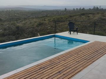 VENTA DE CASA DE 3 DORMITORIOS EN ESTANCIA VIEJA CON PILETA Y VISTAS POSTAL LAS SIERRAS A 3 CUADRAS DEL RIO.  REF:1936