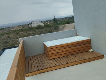 VENTA DE CASA DE 3 DORMITORIOS EN ESTANCIA VIEJA CON PILETA Y VISTAS POSTAL LAS SIERRAS A 3 CUADRAS DEL RIO.  REF:1936