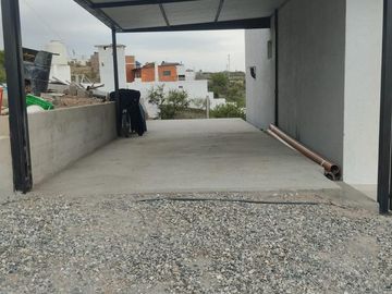 VENTA DE CASA DE 3 DORMITORIOS EN ESTANCIA VIEJA CON PILETA Y VISTAS POSTAL LAS SIERRAS A 3 CUADRAS DEL RIO.  REF:1936