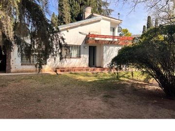 VENTA AMPLISIMA CASA QUINTA EN ARROYO SECO