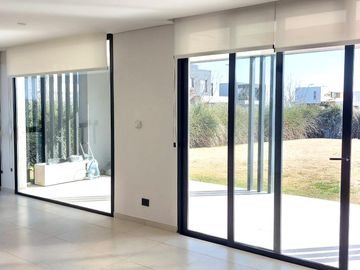VENTA  CASA 4 DORMITORIOS BARRIO CEIBOS PUERTOS ESCOBAR