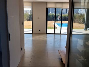 VENTA  CASA 4 DORMITORIOS BARRIO CEIBOS PUERTOS ESCOBAR