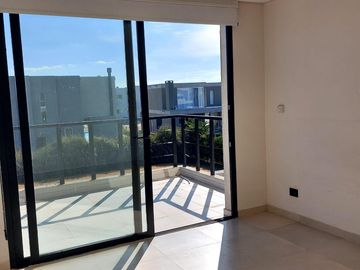 VENTA  CASA 4 DORMITORIOS BARRIO CEIBOS PUERTOS ESCOBAR