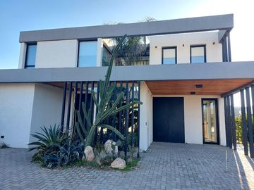 VENTA  CASA 4 DORMITORIOS BARRIO CEIBOS PUERTOS ESCOBAR