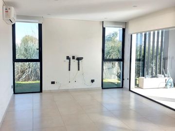 VENTA  CASA 4 DORMITORIOS BARRIO CEIBOS PUERTOS ESCOBAR