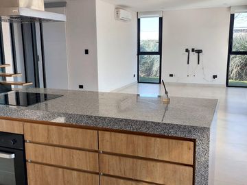 VENTA  CASA 4 DORMITORIOS BARRIO CEIBOS PUERTOS ESCOBAR