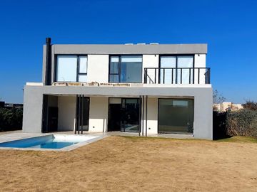 VENTA  CASA 4 DORMITORIOS BARRIO CEIBOS PUERTOS ESCOBAR