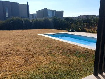 VENTA  CASA 4 DORMITORIOS BARRIO CEIBOS PUERTOS ESCOBAR