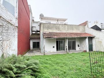 Casa en ph venta - 3 Dormitorios 1 Baño - 193Mts2 - Martínez, San Isidro