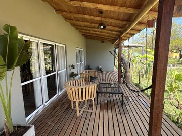 Casa de 2 dormitorios en calle Ivirá.