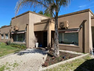 Venta, Casa, 6 ambientes, A estrenar, Pileta, Parrilla, Cocheras, Fincas de San Vicente, San Vicente