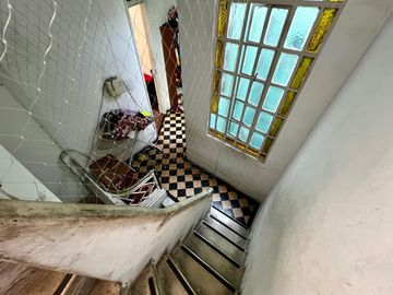 Casa de 5 ambientes con terraza y dependencia - 175 m2 total - Muy luminosa
