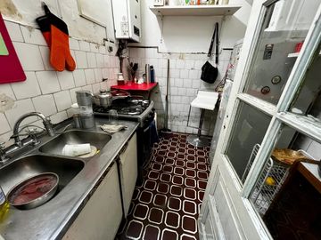 Casa de 5 ambientes con terraza y dependencia - 175 m2 total - Muy luminosa