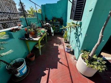 Casa de 5 ambientes con terraza y dependencia - 175 m2 total - Muy luminosa