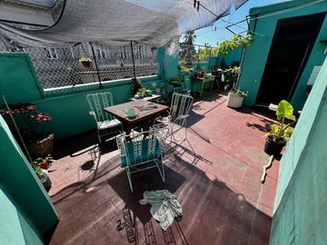 Casa de 5 ambientes con terraza y dependencia - 175 m2 total - Muy luminosa