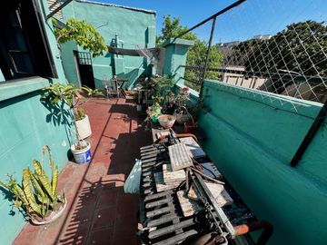 Casa de 5 ambientes con terraza y dependencia - 175 m2 total - Muy luminosa