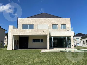 Casa en venta - Barrio Saint Thomas Oeste, Canning
