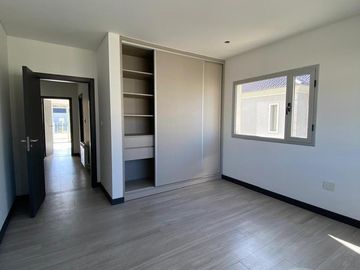 Casa en venta - Barrio Saint Thomas Oeste, Canning
