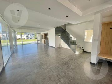 Casa en venta - Barrio Saint Thomas Oeste, Canning