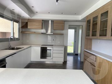 Casa en venta - Barrio Saint Thomas Oeste, Canning