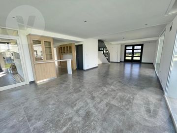 Casa en venta - Barrio Saint Thomas Oeste, Canning