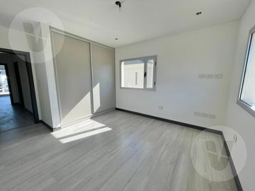 Casa en venta - Barrio Saint Thomas Oeste, Canning