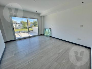 Casa en venta - Barrio Saint Thomas Oeste, Canning