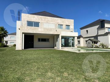 Casa en venta - Barrio Saint Thomas Oeste, Canning