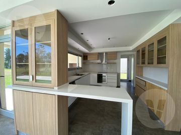Casa en venta - Barrio Saint Thomas Oeste, Canning