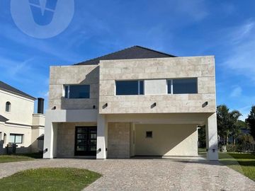 Casa en venta - Barrio Saint Thomas Oeste, Canning