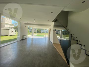 Casa en venta - Barrio Saint Thomas Oeste, Canning