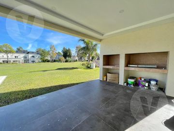 Casa en venta - Barrio Saint Thomas Oeste, Canning