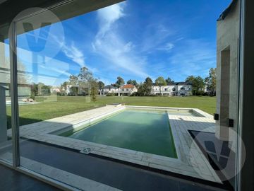 Casa en venta - Barrio Saint Thomas Oeste, Canning