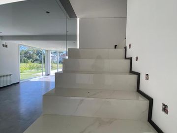 Casa en venta - Barrio Saint Thomas Oeste, Canning