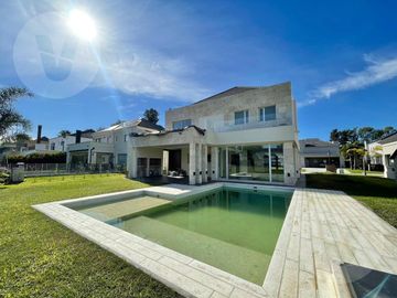 Casa en venta - Barrio Saint Thomas Oeste, Canning
