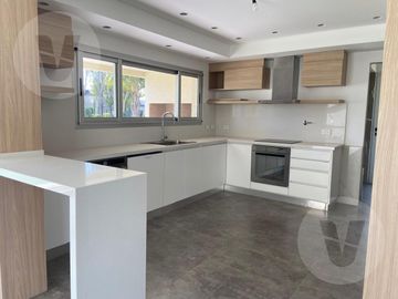 Casa en venta - Barrio Saint Thomas Oeste, Canning