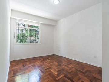 Increíble departamento de 4 ambientes refaccionado con balcón en venta